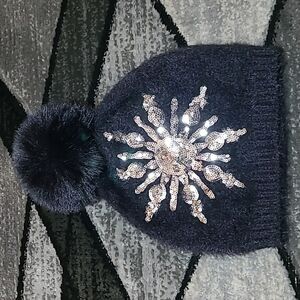 NWOT SEQUINS SILVER SNOWFLAKE ❄️ FAUX FUR POM-POM BEANIE STOCKING HAT